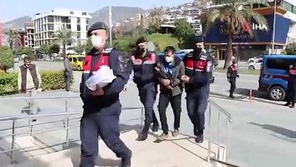 Uyuşturucu almak için 13 yayla evini soydu