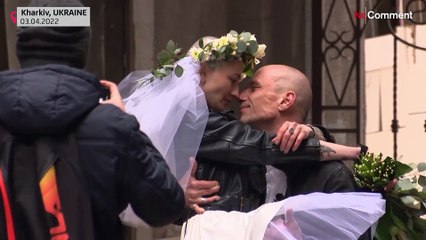 فيديو: حب يتكلل بالزواج وسط ركام الحرب في أوكرانيا