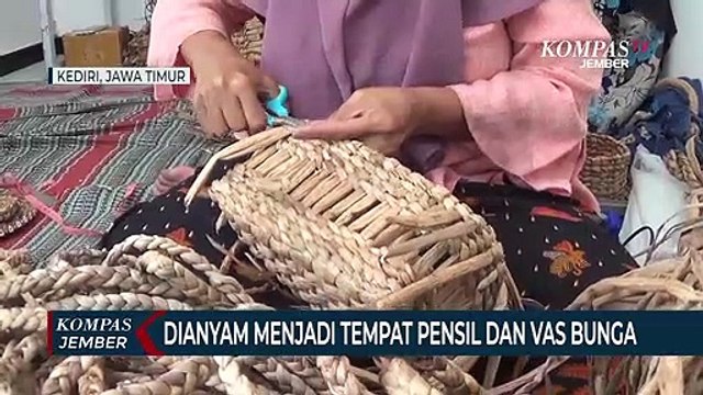 Eceng Gondok Diolah Menjadi Vas Bunga dan Tempat Pensil