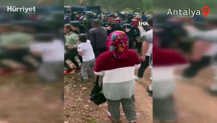 Yıkım ekibi davul zurnayla karşılandı, iş ciddiye binince arbede çıktı