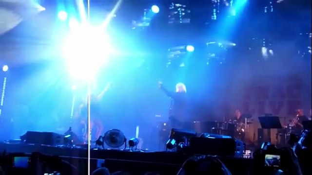 Izia Higelin et son père partagent un duo en 2013, quelques années avant son décès. @ Instagram / Izia Higelin