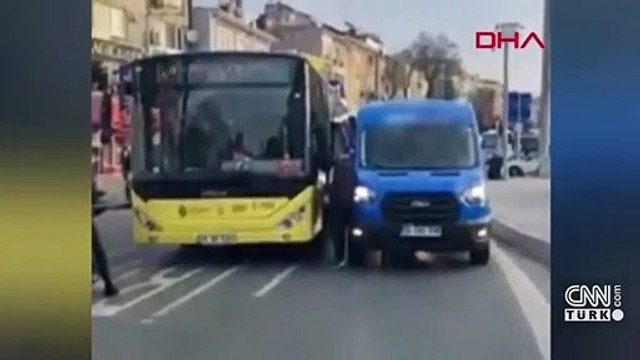 İETT şoförü ile kargocunun yol verme kavgası kamerada