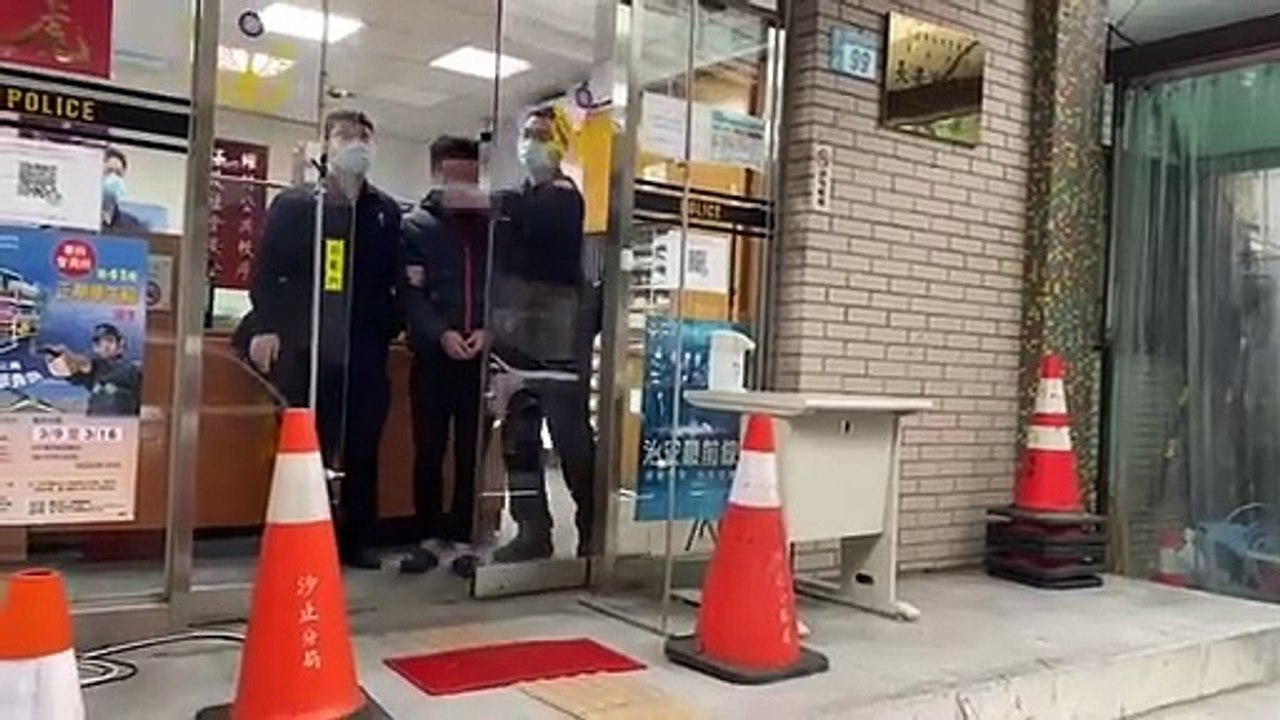 遇盤查急逃離遭逮 男「走路腿開開」竟是肛門藏毒