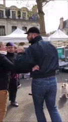 Un papy militant de Zemmour se fait molester et cracher dessus par un antifa sur le marché de Tours