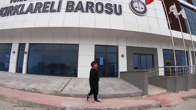 KIRKLARELİ - Hukuk bürosunda başlayan avukatlık hayalini azimle çalışıp gerçekleştirdi