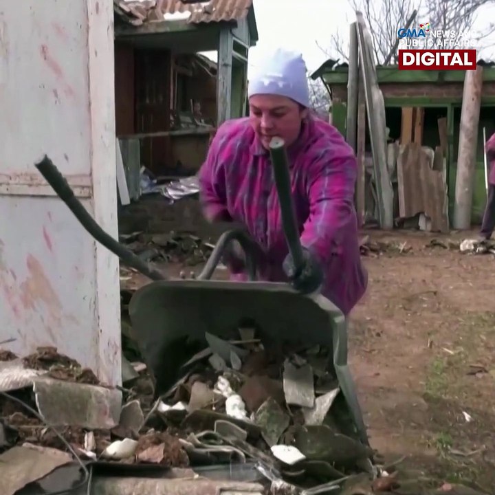 Russia vs. Ukraine - Ukraine residents start re...