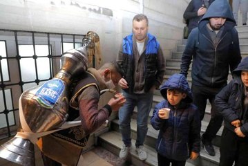 Eyüpsultan'da Teravih namazı sonrası şerbet ikramı