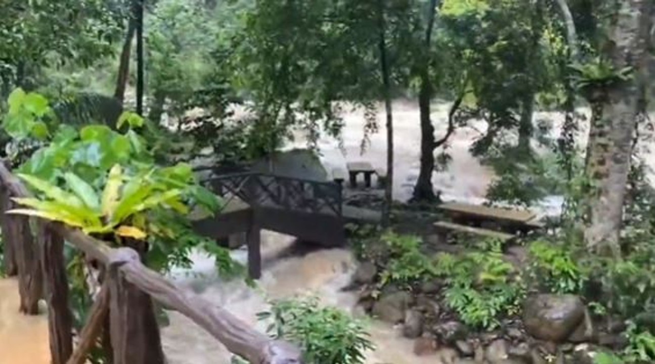ปิด 6 น้ำตกทั่วเมืองคอน หลังฝนตกหนักหวั่นเกิดอันตรายนักท่องเที่ยว