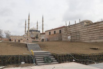 Download Video: Edirne Kent Konseyi'nden tarihi hamam ve hanın Selimiye Meydan Projesi'ne alınması talebi