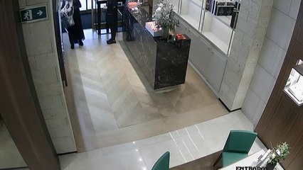 Detenido un violento atracador que se disfrazaba de anciana