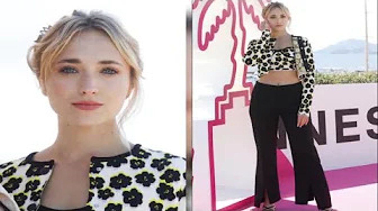 Chloé Jouannet en robe transparente ou petit top et ventre à l'@ir, elle illumine Canneséries