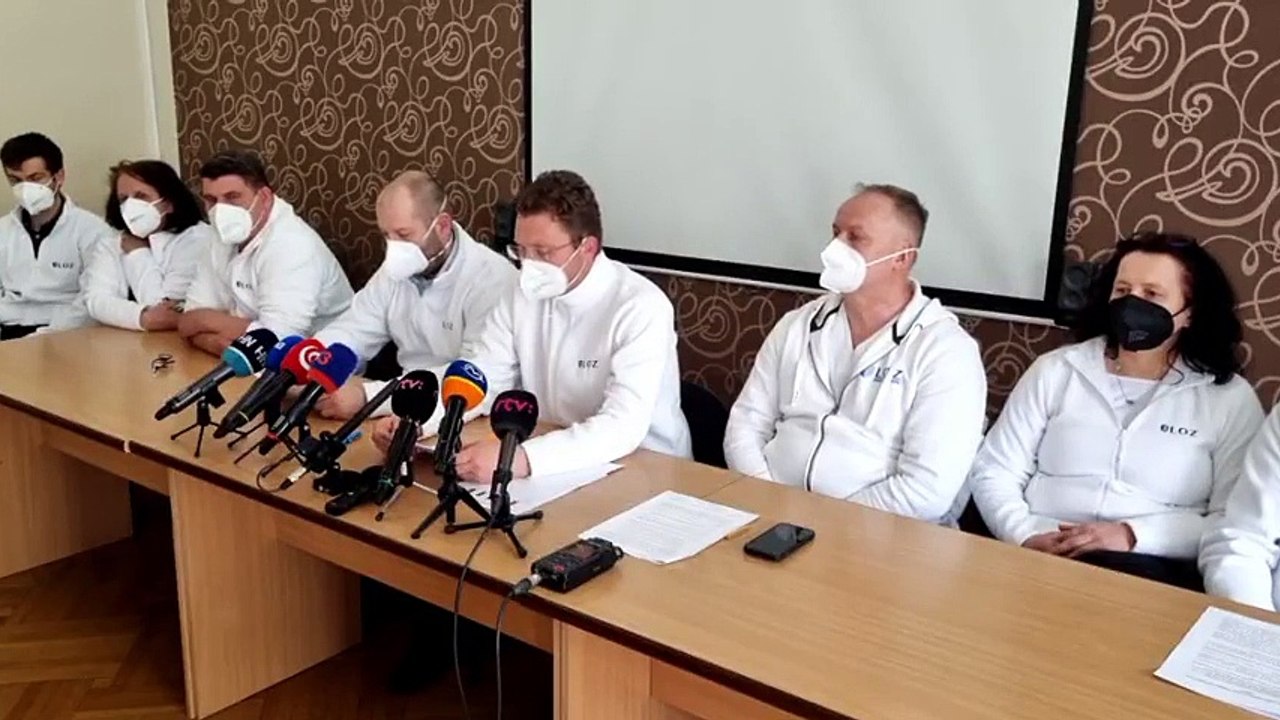 ZÁZNAM: Lekárski odborári vyhlásili štrajkovú pohotovosť