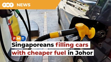 下载视频: Singaporeans filling cars with cheaper fuel in Johor draws the ire of Malaysian authorities