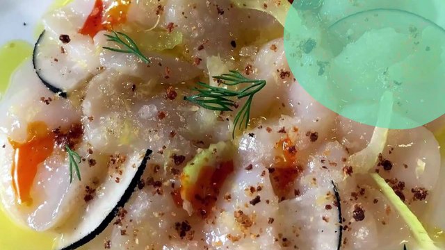 Carpaccio de Saint-Jacques facile, herbes fraîches et radis noir