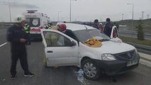 Tuzla'da tırın çarptığı hafif ticari araçtaki 3 kişi yaralandı