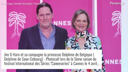 Скачать видео: Delphine de Belgique surprend par son look éblouissant à Canneséries, avec son compagnon