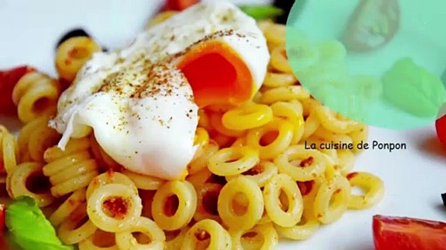 Pâtes au pesto de tomates, œuf poché et ail noir