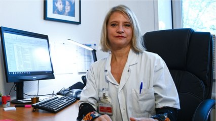 GALA VIDEO - Karine Lacombe renvoie le Dr Martin Blachier dans les cordes