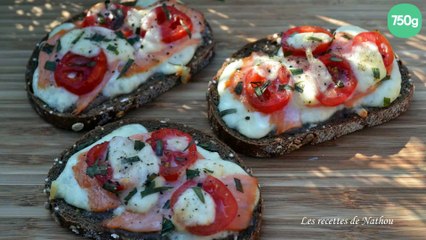 Download Video: Tartines au saumon fumé, tomates cerise, mozzarella et estragon