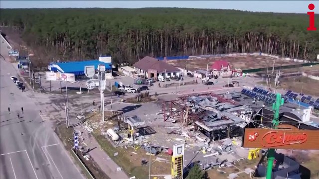 Ukrainian president Volodymyr Zelensky surveys devastation to towns in Kyiv region
