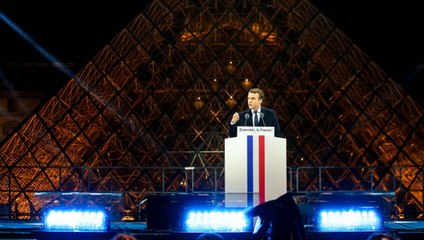 GALA VIDEO : Champagne et voiture décapotable : quand le jeune Emmanuel Macron frimait avec Brigitte devant un ancien premier ministre