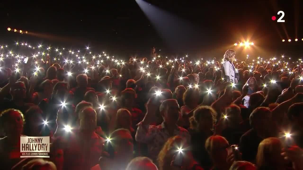 VIDEO GALA - Daphné Burki en larmes rend un magnifique hommage à Johnny Hallyday