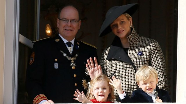 GALA VIDEO - Les enfants d’Albert II et Charlène de Monaco aussi « espiègles » que le prince George : leur papa fait de tendres confidences