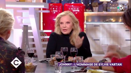 GALA VIDEO - Sylvie Vartan explique pourquoi elle n’a toujours pas écouté le nouvel album de son fils David Hallyday