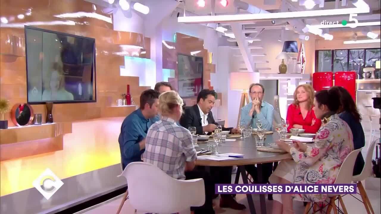 GALA VIDÉO - Jean-Michel Tinivelli (Alice Nevers) a toujours “du mal” lors des scènes d’amour avec Marine Delterme