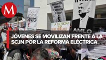 Protestan estudiantes que están en contra o a favor de la Reforma Eléctrica