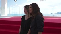 VIDEO GALA - Eva Longoria, sublime et décontractée pour rencontrer ses fans
