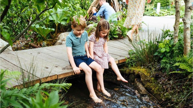 GALA VIDEO - PHOTO – Le prince Louis, trop craquant, fait ses premiers pas sous le regard bienveillant de Kate et William