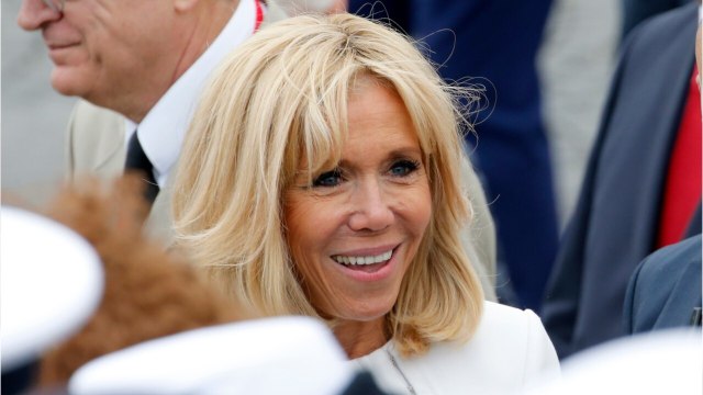 GALA VIDÉO - Brigitte Macron a eu une exigence avant ses vacances avec le président à Brégançon
