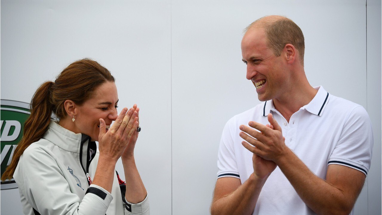 GALA VIDEO : Le prince William à bord d’un vol low-cost : une façon de rendre à Harry la monnaie de sa pièce ?