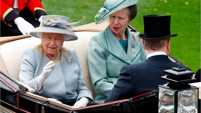 GALA VIDÉO - Elizabeth II : sa petite astuce pour passer “incognito” à Balmoral