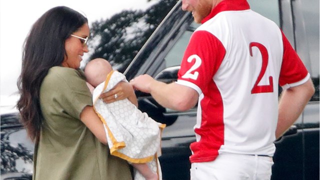 GALA VIDEO - Meghan Markle : Pourquoi Elle a Quitté L’Angleterre Pour Les Etats-Unis Sans Harry Et Archie (1)