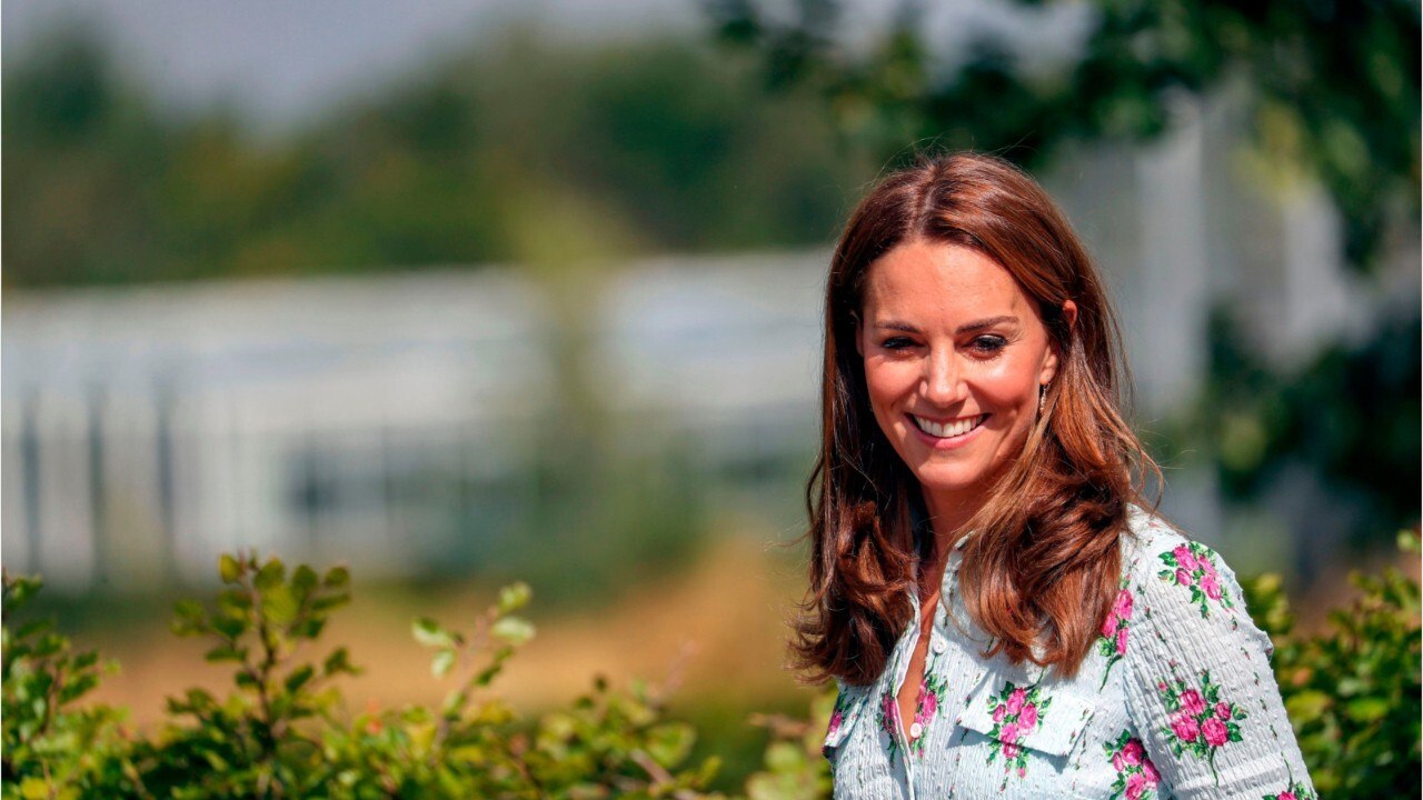 GALA VIDEO - Kate Middleton tout sourire : la duchesse transformée