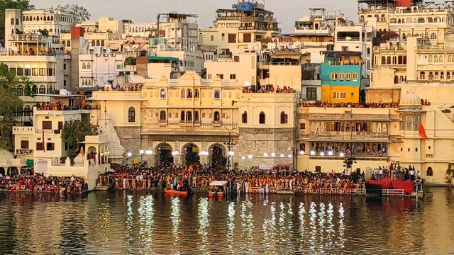 शाही ठाठ बाट से निकली गणगौर की सवारी