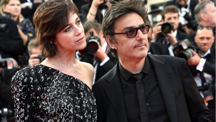 GALA VIDÉO - Quand Charlotte Gainsbourg et Yvan Attal se chamaillent en direct
