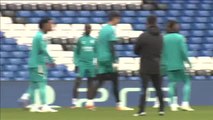 El Real Madrid toma contacto con el césped de Stamford Bridge