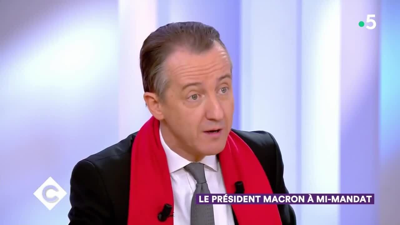 Emmanuel Macron, le "pire DRH de la Ve République", selon Christophe Barbier
