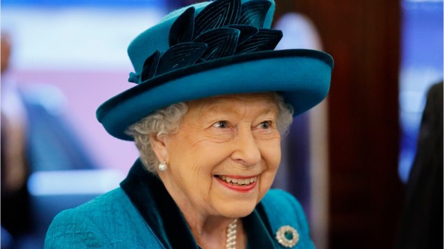 GALA VIDÉO - Elizabeth II blagueuse, malgré la débâcle de son fils Andrew : ces mots déconcertants