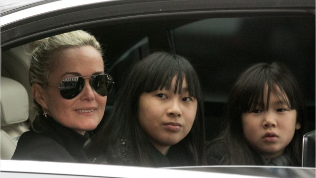 GALA VIDÉO - Jade Hallyday en vacances avec sa mère et Pascal Balland partage une photo symbolique