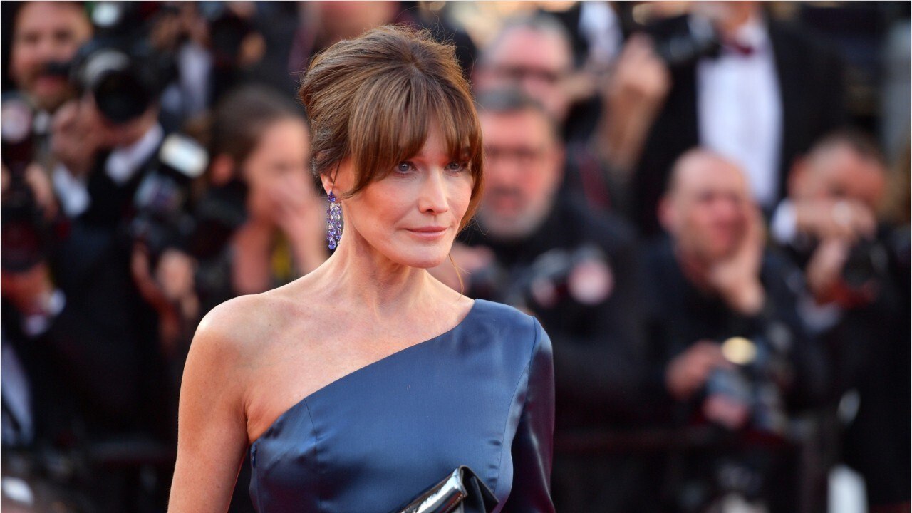 GALA VIDÉO - Carla Bruni : pourquoi elle a fait profil bas lors de son mariage avec Nicolas Sarkozy