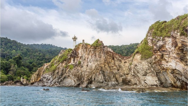 GALA VIDÉO - Koh-Lanta : sexualité, hygiène… Inès se confie sur sa vie intime durant le tournage