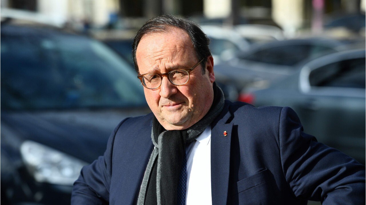 GALA VIDÉO - « Pinocchio ! " : François Hollande exfiltré d'une librairie lors d'une séance de dédicaces chahutée