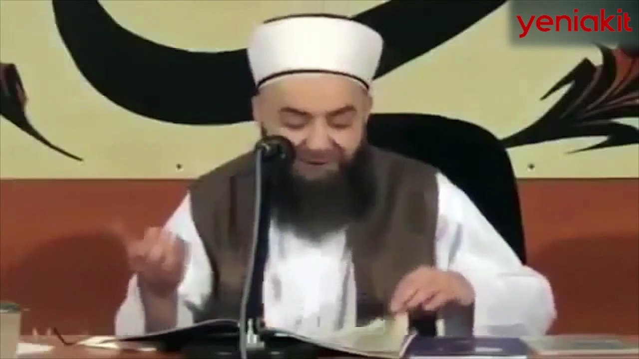 Cübbeli Ahmet Hoca'dan 'Sigara başıma vuruyor' diyenlere gülümseten cevap