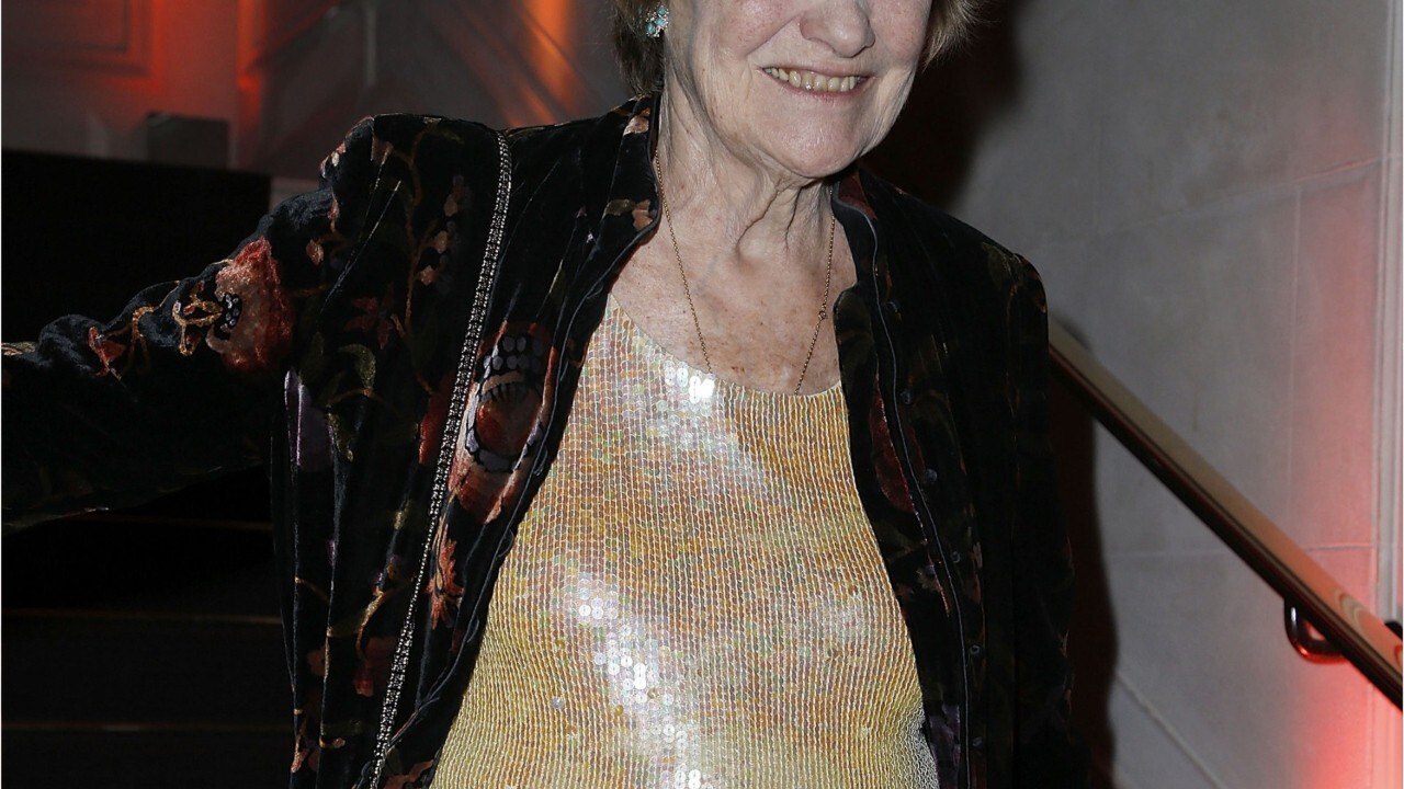 GALA VIDEO - PHOTO - Carla Bruni : sa mère Marisa, confinée à 90 ans, a "l'impression de vivre la fin du monde"