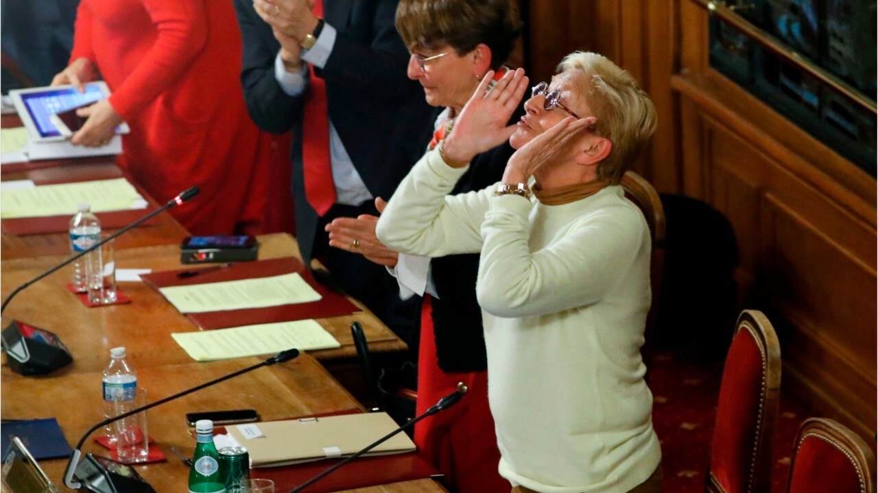 GALA VIDEO - Isabelle Balkany sort du silence : "Je ne me suis pas jetée par la fenêtre"