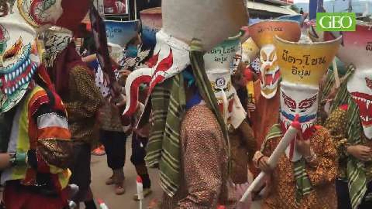 Thailande : la folle parade paienne de Phi Ta Khon [Making-of GEO]
